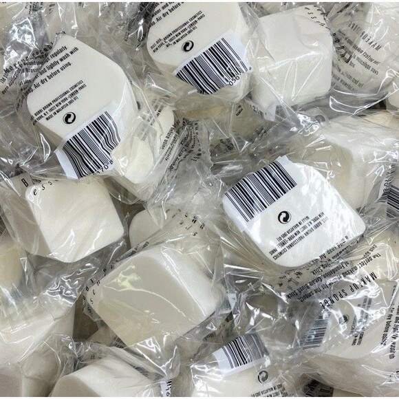 BOBBI BROWN Full Coverage Applicator Sponge Foundation Brush New Sealed (50) - Picture 1 of 5
